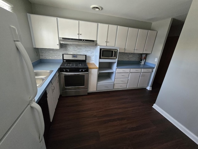 15016 S Holiday Ct, Orland Park, IL 60462 - kitchen featuring stainless steel appliances, under cabinet range hood, dark wood-style floors, backsplash, and a sink