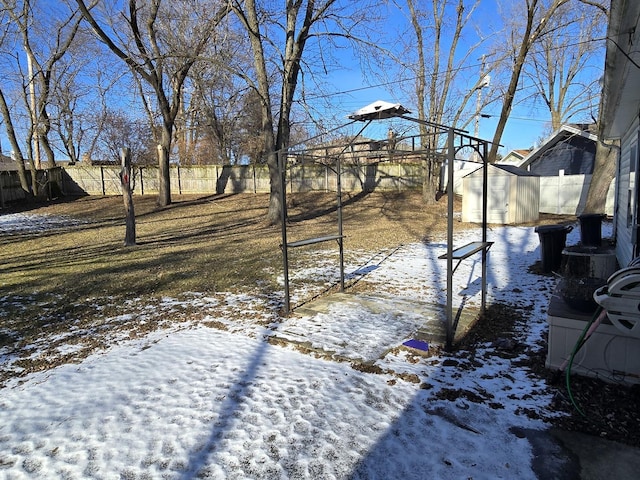 15016 S Holiday Ct, Orland Park, IL 60462 - view of snowy yard