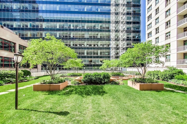 view of property's community featuring a yard