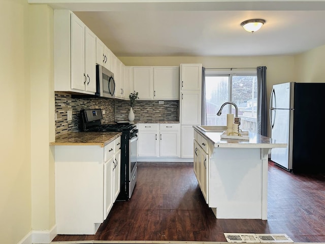3729 W 121st St, Alsip, IL 60803 - kitchen with a sink, appliances with stainless steel finishes, dark wood-style floors, and a center island with sink