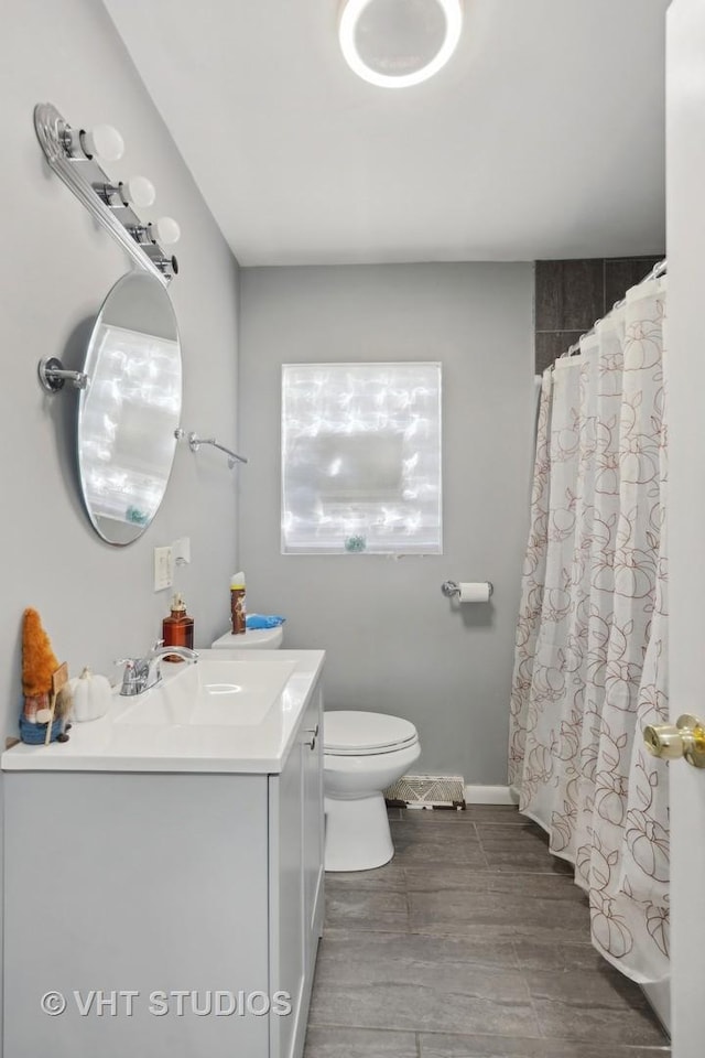 3553 W 77th St, Chicago, IL 60652 - full bath with toilet, a shower with curtain, and vanity