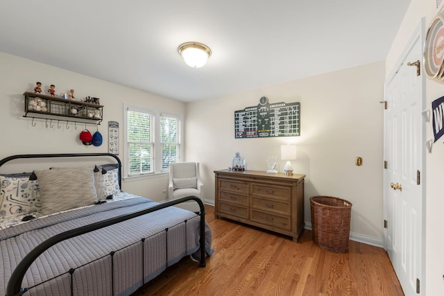 569 Prairie Ave, Glen Ellyn, IL 60137 - bedroom featuring wood finished floors and baseboards