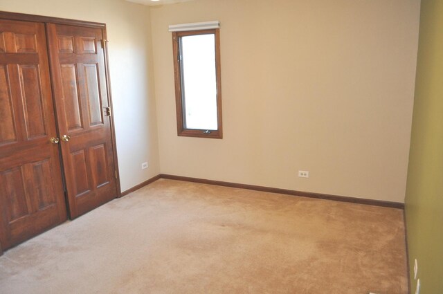1272 N Scarlet Dr, Addison, IL 60101 - full bath featuring a shower stall, vanity, toilet, and tile patterned floors