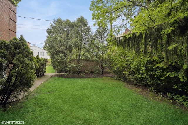 444 Winnetka Ave, Winnetka, IL 60093 - view of yard
