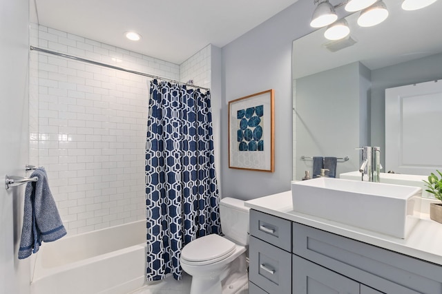 1137 Griffith Rd, Lake Forest, IL 60045 - full bathroom featuring toilet, vanity, and shower / tub combo with curtain