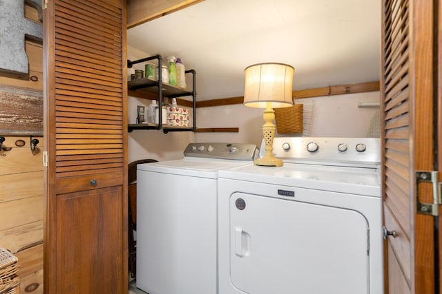 13459 N Tower Rd N, Lee, IL 60530 - laundry room featuring washer and dryer