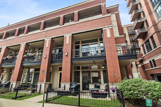 324 N Jefferson St Unit 101, Chicago, IL 60661 - view of building exterior with fence
