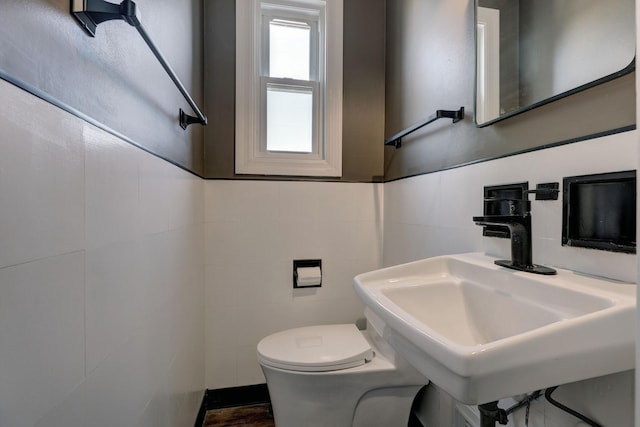 479 Oak St, Des Plaines, IL 60016 - bathroom with tile walls, toilet, and a sink