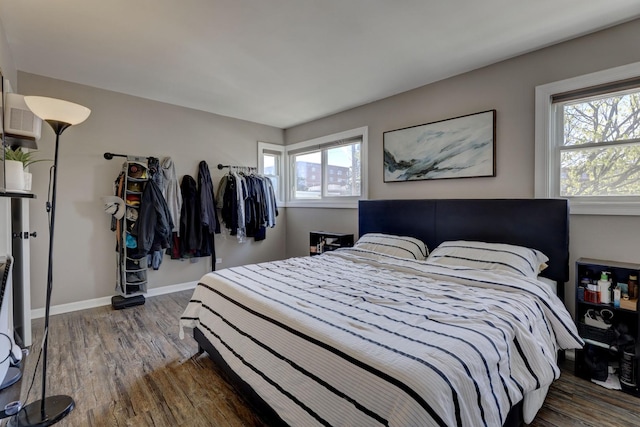479 Oak St, Des Plaines, IL 60016 - bedroom featuring wood finished floors and baseboards