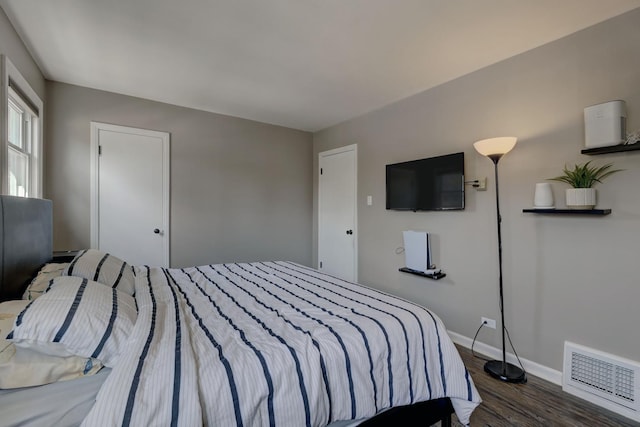 479 Oak St, Des Plaines, IL 60016 - bedroom with baseboards, visible vents, and wood finished floors