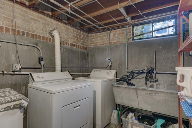 479 Oak St, Des Plaines, IL 60016 - clothes washing area with washer and clothes dryer, laundry area, and a sink