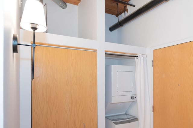 1250 W Van Buren St Unit 203, Chicago, IL 60607 - laundry view of stacked washer / drying machine