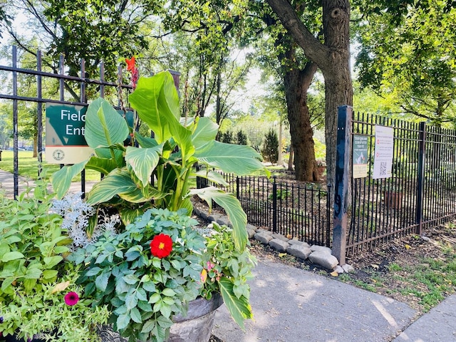 1250 W Van Buren St Unit 203, Chicago, IL 60607 - view of yard