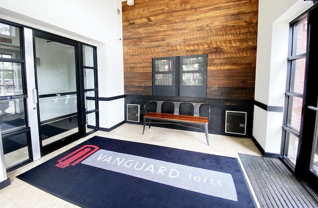 1250 W Van Buren St Unit 202, Chicago, IL 60607 - lobby featuring wood walls