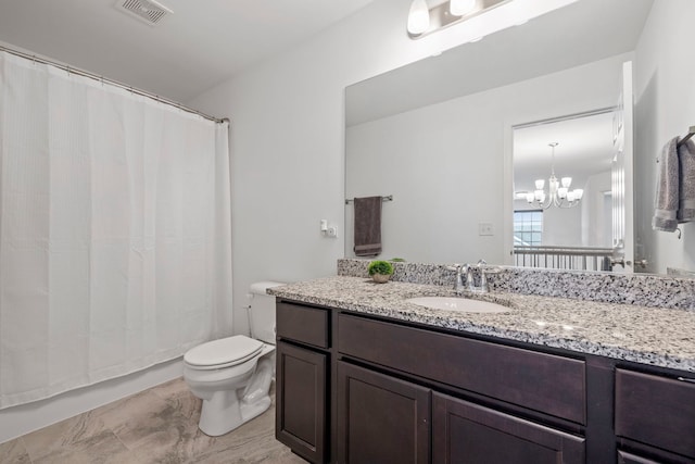 full bathroom with toilet, a chandelier, vanity, and shower / bath combo with shower curtain