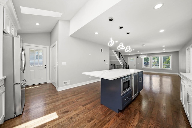kitchen featuring dark wood finished floors, open floor plan, visible vents, and appliances with stainless steel finishes