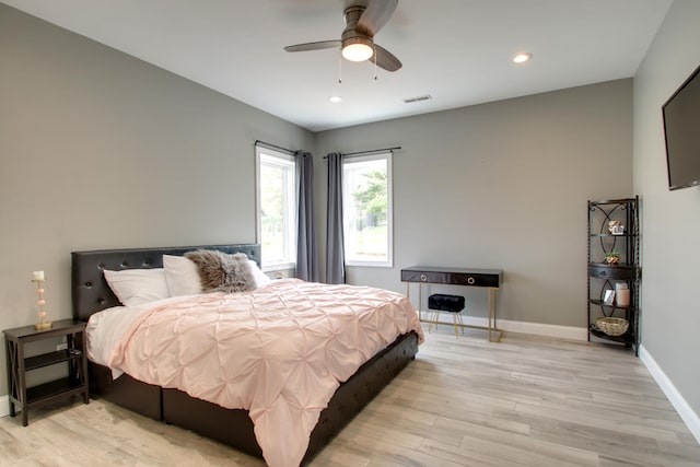 4432 Bryant Dr, Quincy, IL 62305 - bedroom featuring recessed lighting, a ceiling fan, visible vents, light wood-style flooring, and baseboards