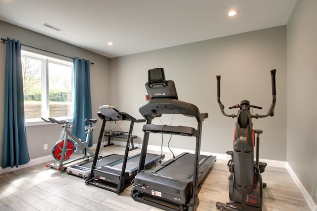 4432 Bryant Dr, Quincy, IL 62305 - workout area featuring light wood-style floors, recessed lighting, visible vents, and baseboards