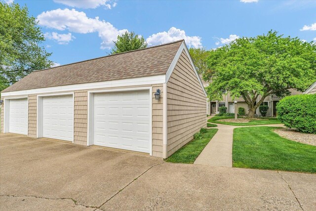 view of detached garage