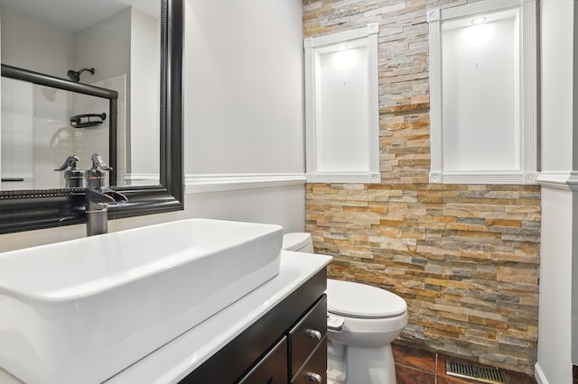 122 Periwinkle Ln, Bolingbrook, IL 60490 - bathroom with toilet, tiled shower, and vanity