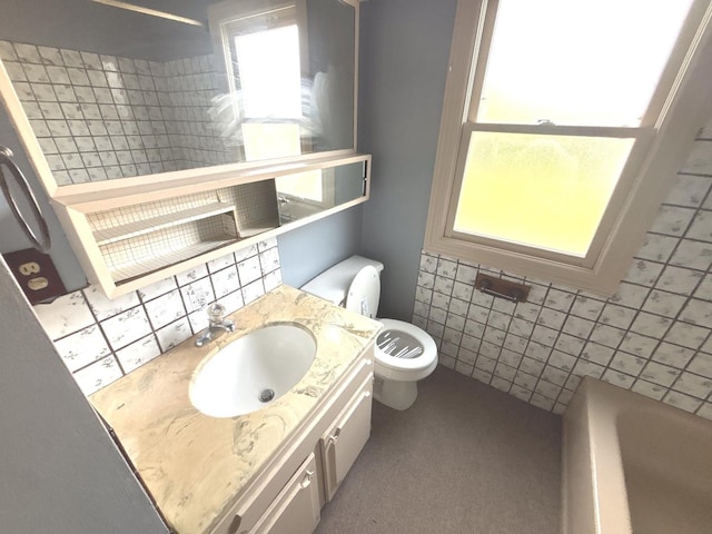 5404 Kimball Pl, Oak Lawn, IL 60453 - bathroom with toilet, a bathtub, vanity, and tile walls