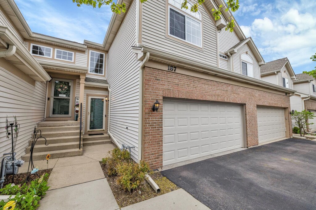 187 Southwicke Dr, Streamwood, IL 60107 - photo 1