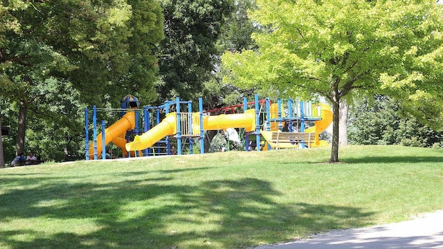 260 Snowdrop Ln, Elgin, IL 60124 - community play area featuring a yard