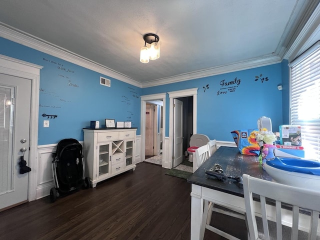 dining area featuring visible vents, crown molding, and dark wood-style floors