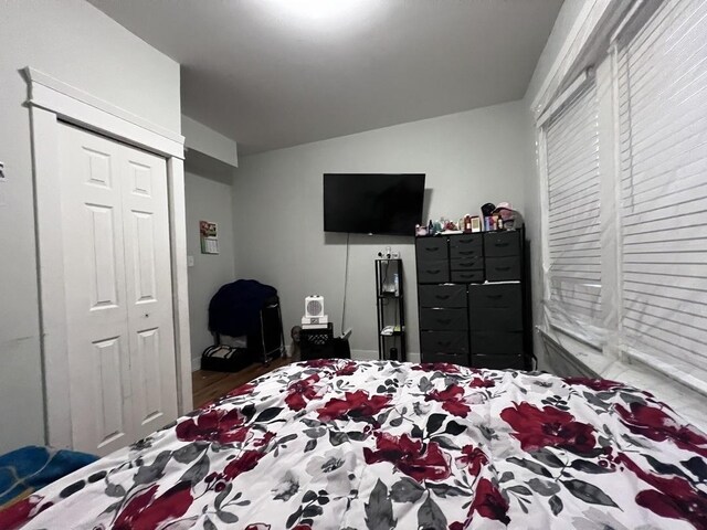 bedroom featuring a closet