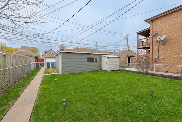 view of yard with an outdoor structure and a fenced backyard