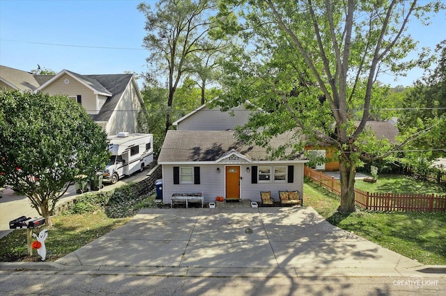 view of front of house featuring fence