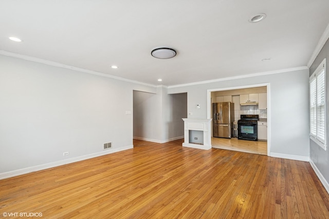 unfurnished living room featuring recessed lighting, light wood-type flooring, baseboards, visible vents, and crown molding