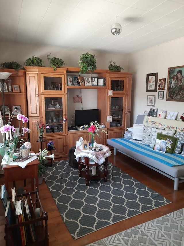5030 N Keeler Ave, Chicago, IL 60630 - living area featuring wood finished floors