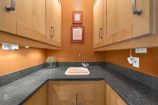 3231 Wesley Ave, Berwyn, IL 60402 - bathroom featuring vanity