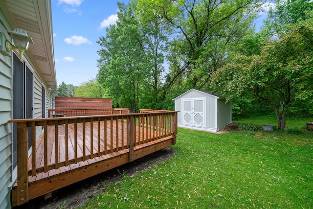 471 W Miller Ave, Hinckley, IL 60520 - view of grassy yard with a deck