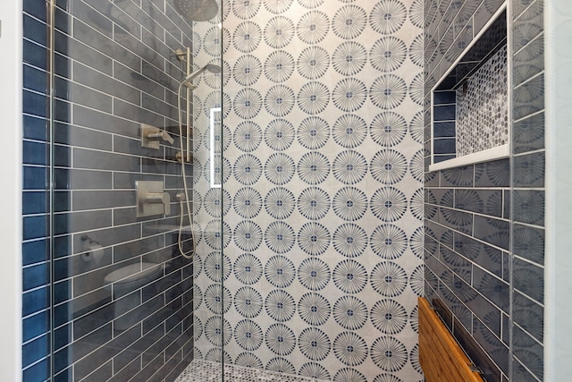 full bath with tiled shower