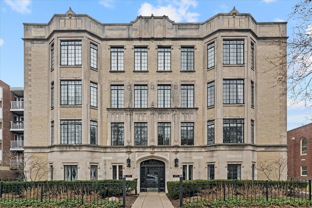1316 Maple Ave Unit B2, Evanston, IL 60201 - view of building exterior featuring fence