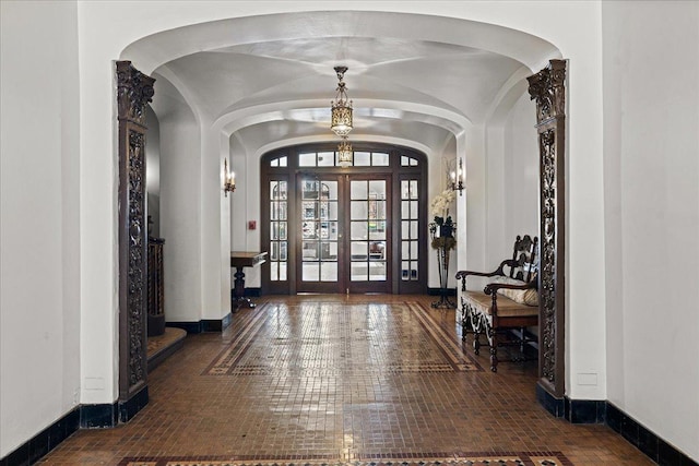 1316 Maple Ave Unit B2, Evanston, IL 60201 - entryway featuring baseboards, arched walkways, and brick floor
