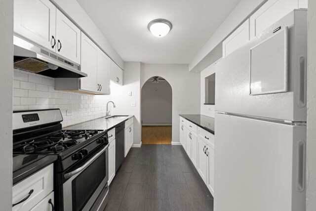 1056 N Mill St Unit 306, Naperville, IL 60563 - kitchen with freestanding refrigerator, gas range, under cabinet range hood, tasteful backsplash, and dishwashing machine