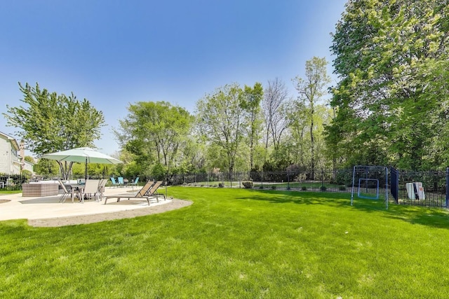view of yard featuring a patio area