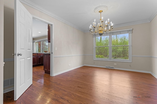 unfurnished room with visible vents, crown molding, dark wood-style floors, a notable chandelier, and baseboards