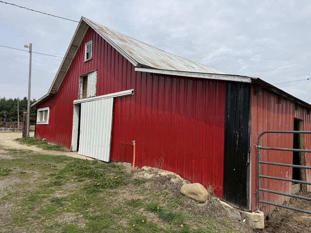 view of yard featuring a rural view