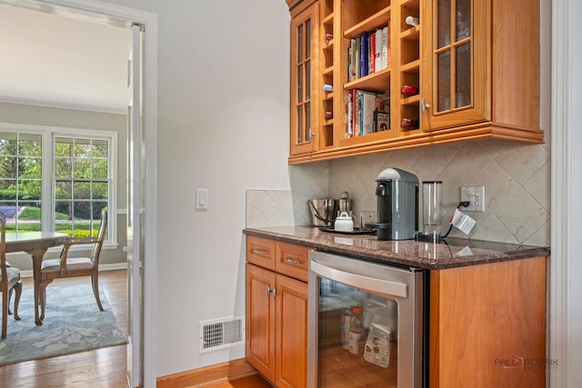 1878 Hackberry Ln, Lake Forest, IL 60045 - bar area featuring wine cooler, backsplash, light wood-style floors, ornamental molding, and baseboards