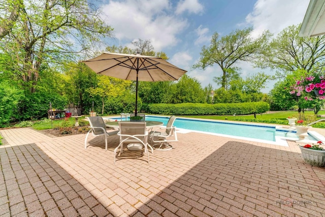 1878 Hackberry Ln, Lake Forest, IL 60045 - swimming pool featuring a patio and outdoor dining area
