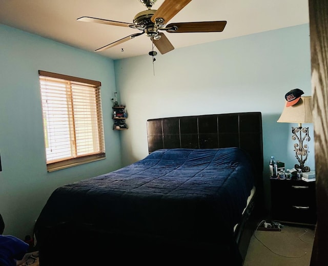 bedroom with ceiling fan