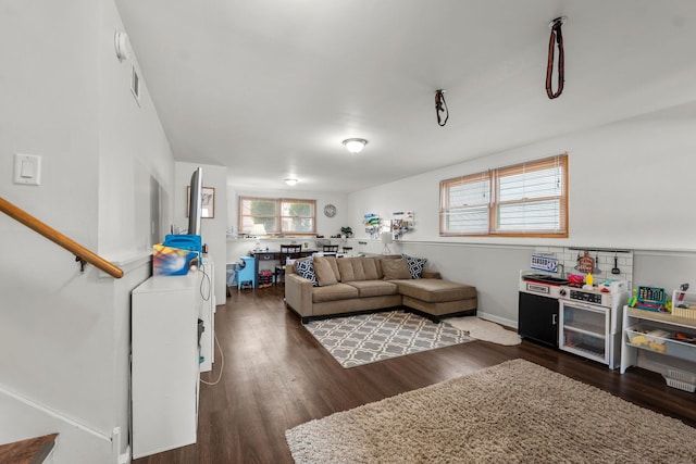 living area with baseboards, wood finished floors, and visible vents