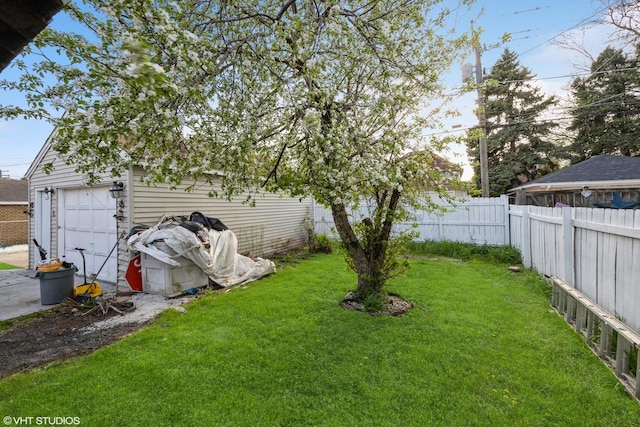 3610 Lombard Ave, Berwyn, IL 60402 - view of yard with a garage