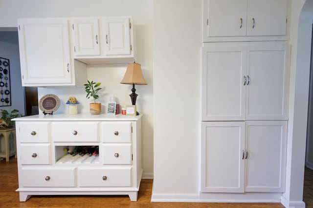 518 N Hartwell St, Gilman, IL 60938 - details featuring baseboards and wood finished floors