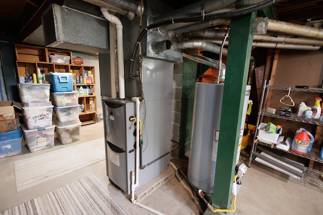 518 N Hartwell St, Gilman, IL 60938 - utility room featuring water heater