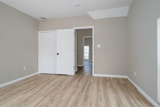 510 E Washington St, Pontiac, IL 61764 - unfurnished bedroom featuring light wood finished floors, a closet, and baseboards